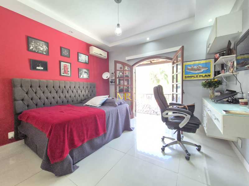 Conheça 06 Quarto 7 do imóvel - Casa à Venda no Anil com 4 Suítes, Piscina e Placa Solar em Condomínio - DM249 - 24 06 Quarto 7 - 24