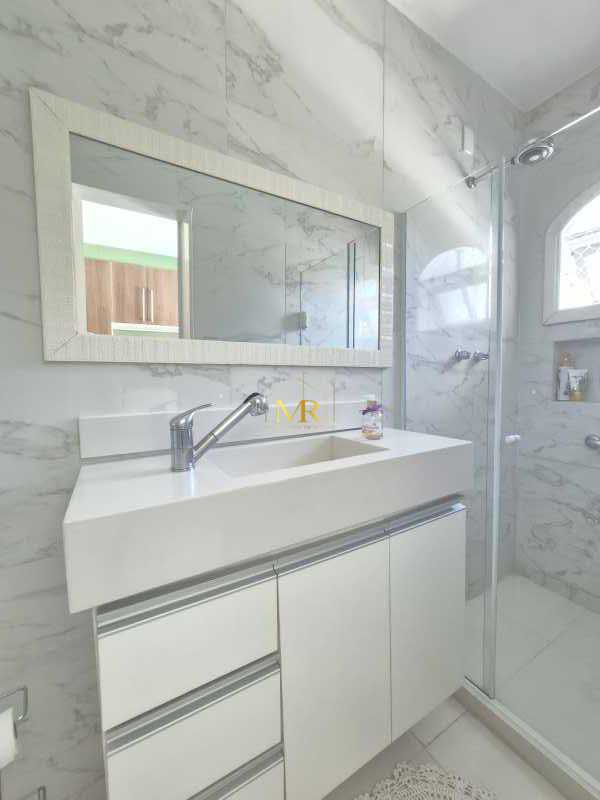 Conheça 07 Banheiro 2 do imóvel - Casa à Venda no Anil com 4 Suítes, Piscina e Placa Solar em Condomínio - DM249 - 26 07 Banheiro 2 - 26