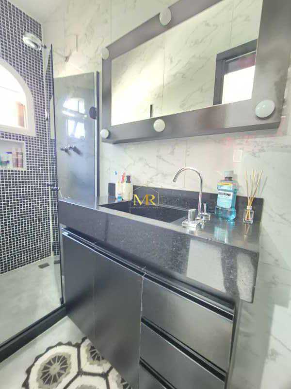 Conheça 07 Banheiro 3 do imóvel - Casa à Venda no Anil com 4 Suítes, Piscina e Placa Solar em Condomínio - DM249 - 27 07 Banheiro 3 - 27