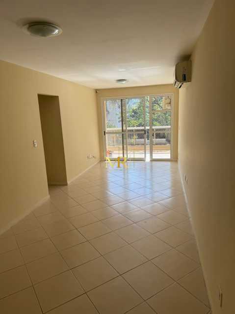 Conheça 02 Sala 1. do imóvel - Apartamento 3 Quartos com Varanda à Venda na Freguesia - Jacarepaguá - DM251 - 5 02 Sala 1. - 5
