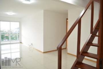 Cobertura Duplex em Locação – 3 dormitórios (1 suíte) – Freguesia (Jacarepaguá) – 174 m² com Piscina, Churrasqueira e Vista para as Montanhas - RWPM Cobertura Duplex em Locação – 3 dormitórios (1 suíte) – Freguesia (Jacarepaguá) – 174 m² com Piscina, Churrasqueira e Vista para as Montanhas - RWPM