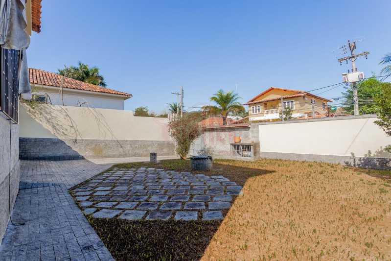 Conheça Entrada da casa 4 do imóvel - Casa 4 quartos à venda Pendotiba, Niterói - R$ 900.000 - 2003 - 3 Entrada da casa 4 - 3
