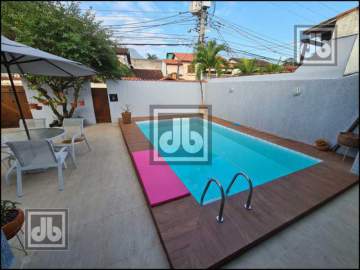Oportunidade - Casa Linear / Condomínio / Freguesia / 3 Quartos / Suíte / Quintal / Piscina / Agende sua visita! - JBJ600648