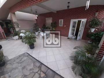 Ilha do Governador - Praia da Bandeira - 2 Casas - À Venda - Sala - 5 Quartos - Banheiros - Dependências - 2 Vagas de Garagem - Julio Bogoricin - JBI60800