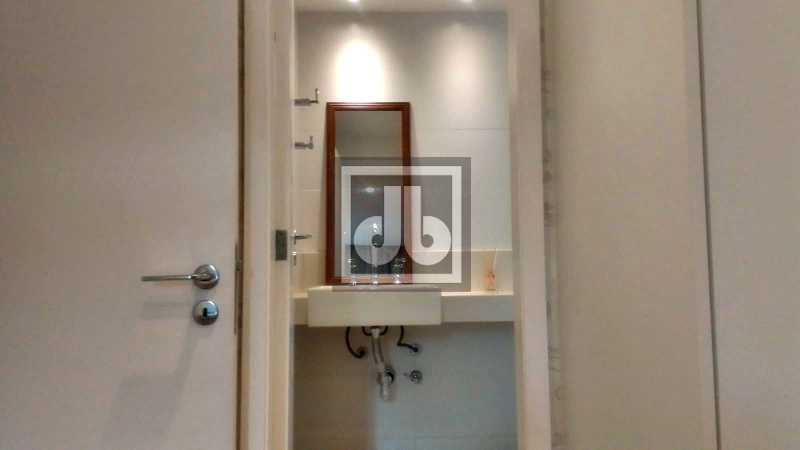 SUITE 1 - 19