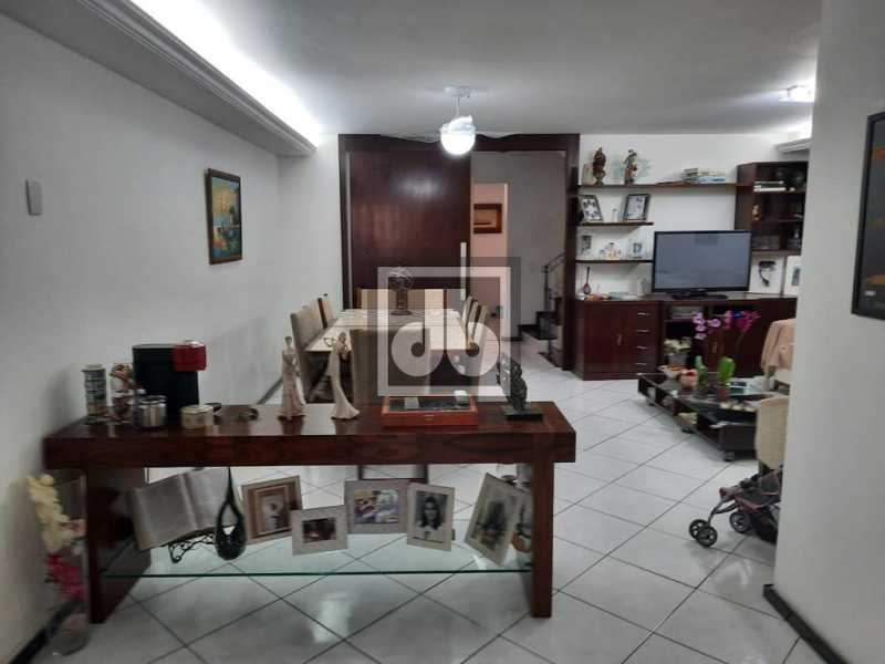 3CasaExcelenteAltoLuxoEmFrente - 3