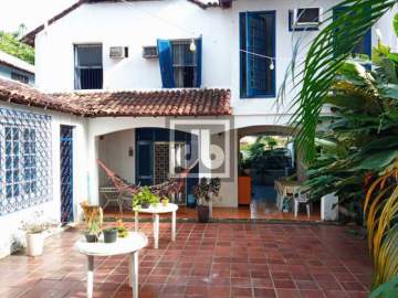 Ilha do Governador - Jardim Guanabara - VENDA - Casa Duplex - 5 Quartos (1 Suítes) - Varanda - Dependências - Quintal - 2 Vagas de Garagem - Julio Bogoricin - JBI60816