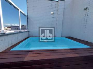 Ilha do Governador - Jardim Guanabara - Quebra Coco - Cobertura Duplex - À Venda - Elevador - Vista Mar - Piscina - Área Gourmet - Varandão - 3 Quartos (3 Suítes) - Dependência - 2 Vagas de Garagem - Julio Bogoricin - JBI52409