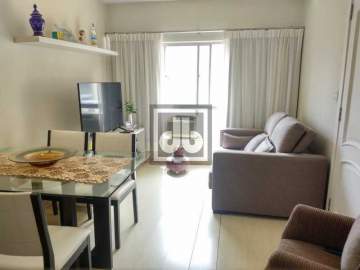 Imperdível - Tijuca, Lindo apartamento, 2 quartos (suíte), dependências, vaga de garagem escriturada, próximo ao Metrô e Praça Saens Pena. - JBT206211