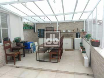 Imperdível - Tijuca Excelente localização 2 minutos da Praça e Metrô Saens Pena maravilhoso apartamento com varanda interna (tipo Garden), 3 quartos (suíte), lavabo, lavanderia, vaga de garagem escriturada - JBT304463