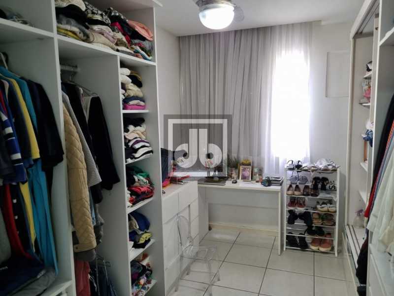 Pau_Ferro_703 19. - 19