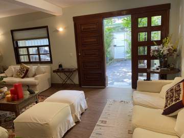 Otima casa dentro de condominio. Tem piscina ,churrasqueira,4 quartos,várias vagas garagem. - JBBO6001