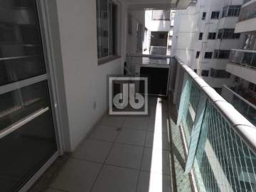 Jardim Icaraí, lindo apartamento, móveis planejados. Oportunidade!. Varanda, sala, 2 quartos, sendo 1 suíte, banheiro social, cozinha, dependência de empregada completa e área de serviço. 1 vaga na escritura. Condomínio possui play clube fantástico. - JBIC206440