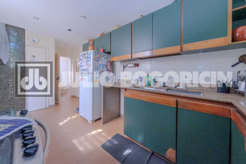 16 - Casa de rua - Duplex - Re - 16