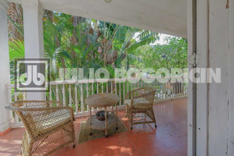 32 - Casa de rua - Duplex - Re - 32