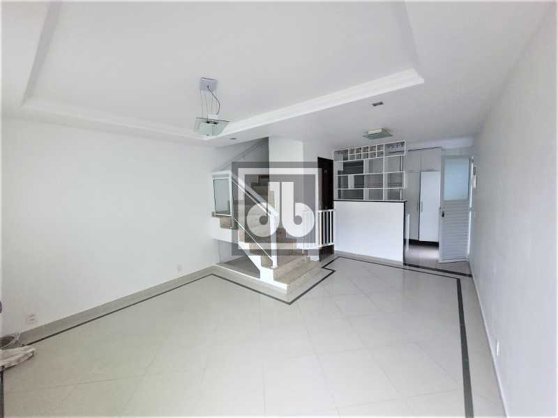 Est. do Bananal, 1043 casa 105 - 1