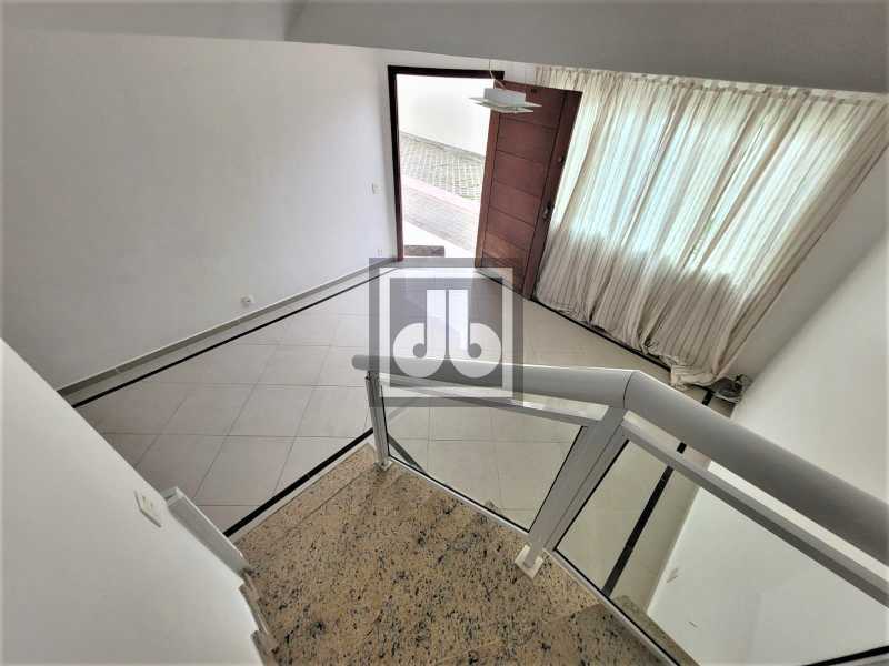 Est. do Bananal, 1043 casa 105 - 3