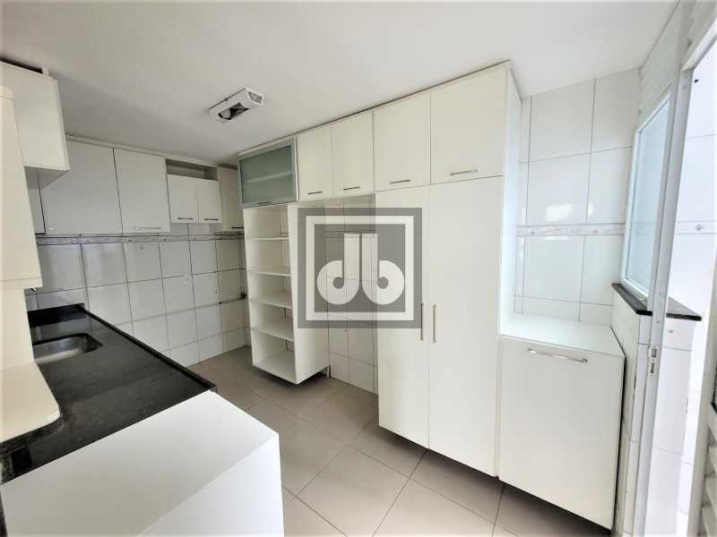 Est. do Bananal, 1043 casa 105 - 4