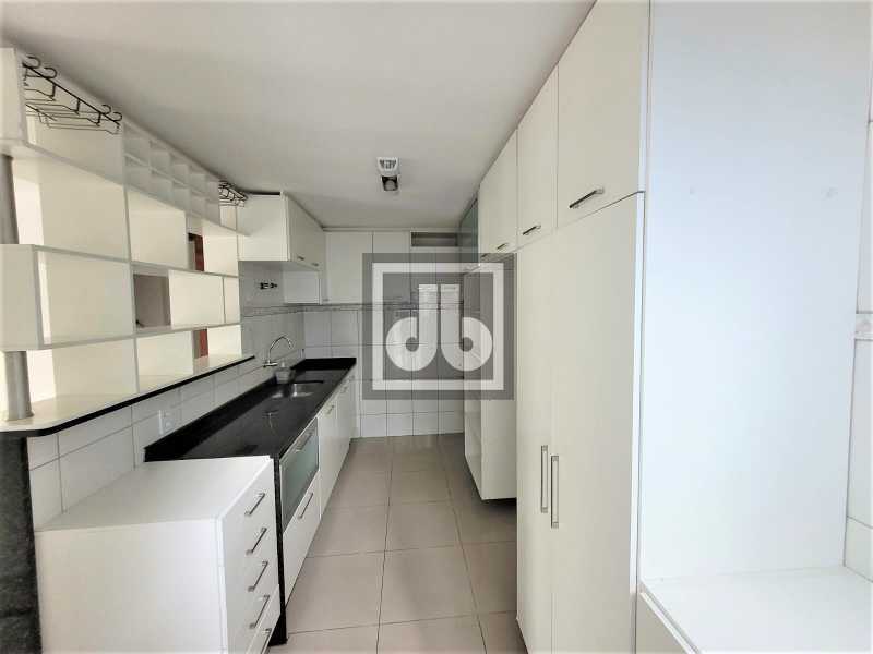 Est. do Bananal, 1043 casa 105 - 5
