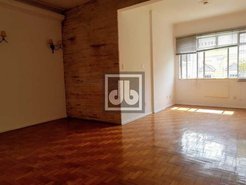 Sala com janelões  - 7