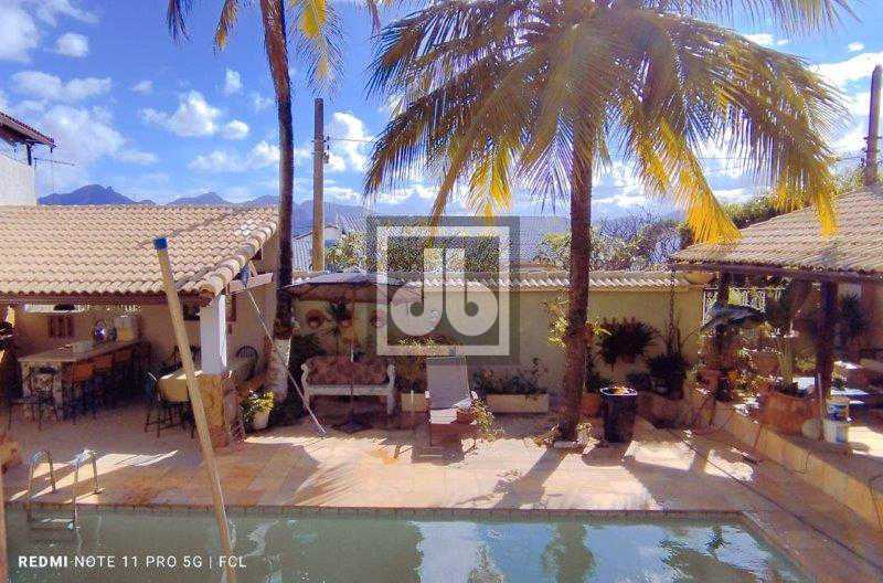 Conheça 02 do imóvel - Casa Linear, Piscina, Churrasqueira, grande área externa com Living Room , 3 quartos sendo 1 suíte ? copa ? cozinha - dependências - 2 vagas de garagem. Agende sua visita! - JBJ601024 - 1 02 - 1