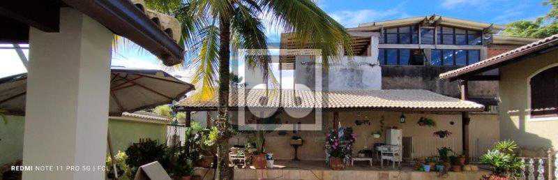 Conheça 03 do imóvel - Casa Linear, Piscina, Churrasqueira, grande área externa com Living Room , 3 quartos sendo 1 suíte ? copa ? cozinha - dependências - 2 vagas de garagem. Agende sua visita! - JBJ601024 - 2 03 - 2