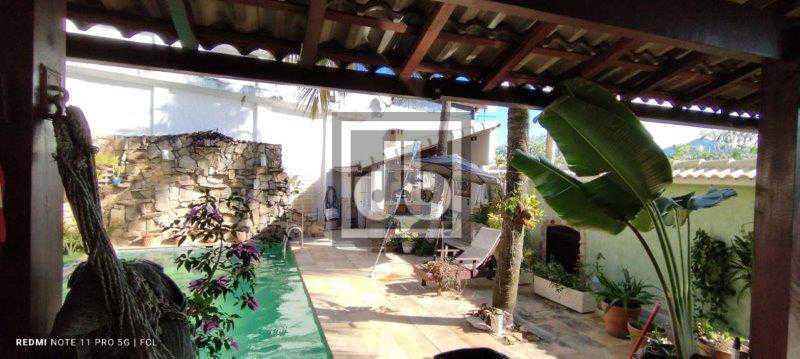 Conheça 04 do imóvel - Casa Linear, Piscina, Churrasqueira, grande área externa com Living Room , 3 quartos sendo 1 suíte ? copa ? cozinha - dependências - 2 vagas de garagem. Agende sua visita! - JBJ601024 - 3 04 - 3