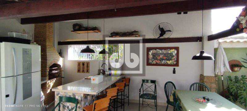 Conheça 05 do imóvel - Casa Linear, Piscina, Churrasqueira, grande área externa com Living Room , 3 quartos sendo 1 suíte ? copa ? cozinha - dependências - 2 vagas de garagem. Agende sua visita! - JBJ601024 - 4 05 - 4