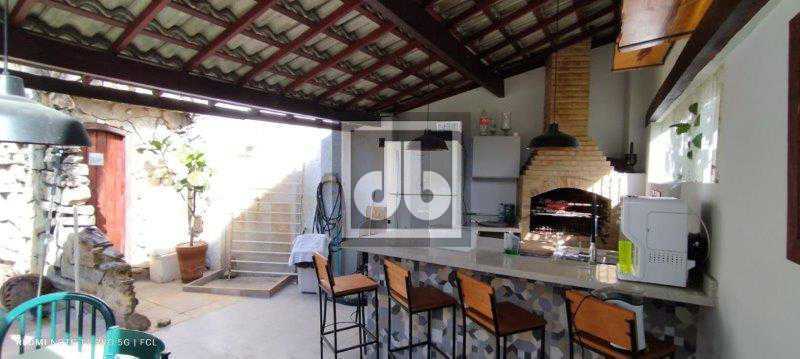 Conheça 06 do imóvel - Casa Linear, Piscina, Churrasqueira, grande área externa com Living Room , 3 quartos sendo 1 suíte ? copa ? cozinha - dependências - 2 vagas de garagem. Agende sua visita! - JBJ601024 - 5 06 - 5