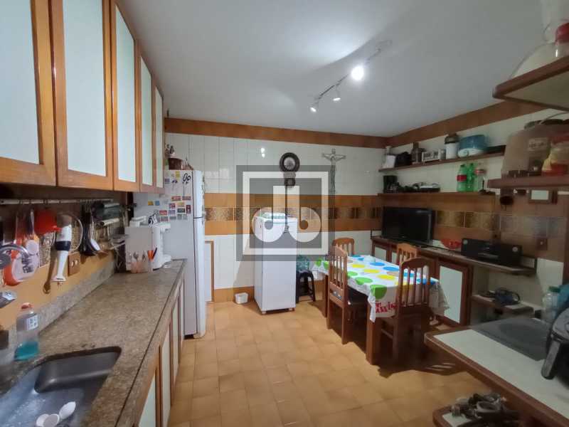 a6fac32f-e7a9-40ce-b00c-1c2d37 - 17