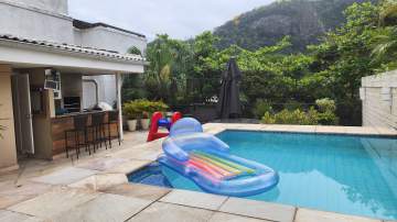 Oportunidade - Barra da Tijuca, barrinha, cobertura linear, salão, 4 quartos, 3 suítes, terraço, piscina, churrasqueira, 2 vagos. - JBB56303