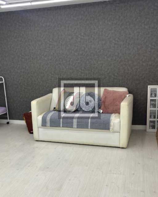 4ae2fe00-035c-4b49-bdaa-090894 - 4