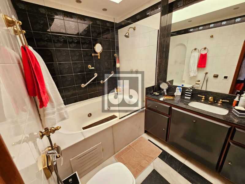 Conheça 19 do imóvel - Barra - Jardim Oceânico - linda cobertura duplex - 472 m² - 5 quartos - 5 suítes - piscina - Vista panorâmica para à Pedra da Gávea e Pedra Bonita - Agende sua visita! - JBBO5009 - 19 19 - 19