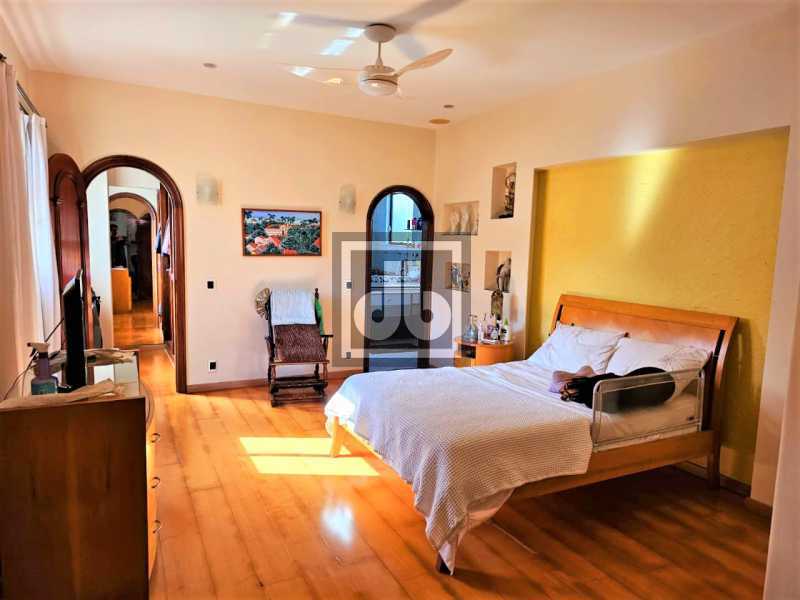 Conheça 16 do imóvel - Barra - Jardim Oceânico - linda cobertura duplex - 472 m² - 5 quartos - 5 suítes - piscina - Vista panorâmica para à Pedra da Gávea e Pedra Bonita - Agende sua visita! - JBBO5009 - 16 16 - 16