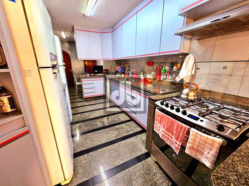 Conheça 21 do imóvel - Barra - Jardim Oceânico - linda cobertura duplex - 472 m² - 5 quartos - 5 suítes - piscina - Vista panorâmica para à Pedra da Gávea e Pedra Bonita - Agende sua visita! - JBBO5009 - 21 21 - 21