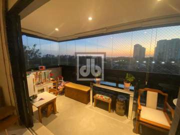 Oportunidade - BARRA DA TIJUCA MANDALA VARANDA 4 QUARTOS (1 SUITE)TRANSFORMADOS EM 3 QUARTOS, COZINHA PLANEJADISSIMA , DEPENDÊNCIA DE EMPREGADA 2 VAGAS - JBB49150