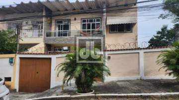 Ilha do Governador - Pitangueiras - VENDA - Casa Duplex - 3 Quartos (Suíte) - Dependências - Varanda - 3 Vagas de Garagem - Julio Bogoricin - JBI61116