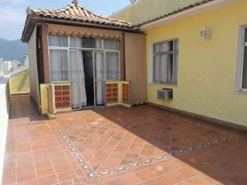 Ótima localização - Rua das Laranjeiras, junto Metrô, Praia do Flamengo. Linda cobertura linear, pronta para morar e ser feliz, 2 salas, 2 quartos, terraço com muito potencial. 142m2. Vaga escriturada. - JBF51275