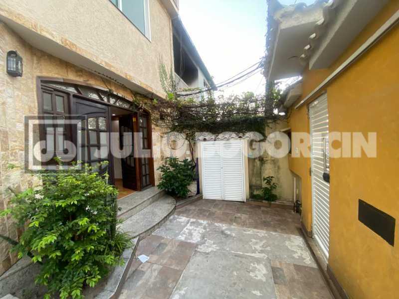 Conheça 1ilhadogovernadorportuguesacas do imóvel - Ilha do Governador - Portuguesa - VENDA - Casa Duplex - 3 Quartos (Suíte) - Hidromassagem - Dependência - Sauna - Churrasqueira - Casa Hospedes - 3 Vagas de Garagem - Julio Bogoricin - JBI61146 - 1 1ilhadogovernadorportuguesacas - 1