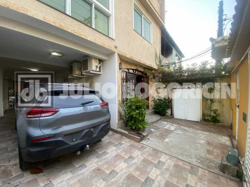 Conheça 2ilhadogovernadorportuguesacas do imóvel - Ilha do Governador - Portuguesa - VENDA - Casa Duplex - 3 Quartos (Suíte) - Hidromassagem - Dependência - Sauna - Churrasqueira - Casa Hospedes - 3 Vagas de Garagem - Julio Bogoricin - JBI61146 - 2 2ilhadogovernadorportuguesacas - 2