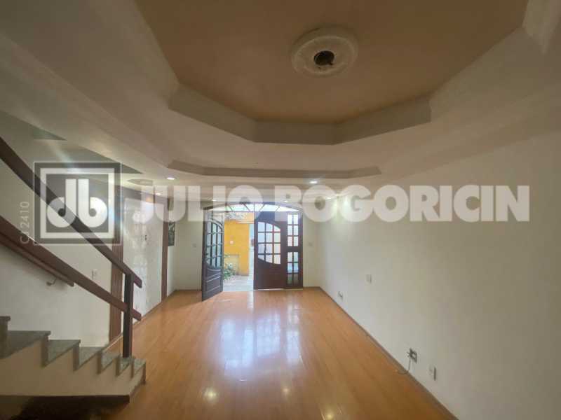 Conheça 4ilhadogovernadorportuguesacas do imóvel - Ilha do Governador - Portuguesa - VENDA - Casa Duplex - 3 Quartos (Suíte) - Hidromassagem - Dependência - Sauna - Churrasqueira - Casa Hospedes - 3 Vagas de Garagem - Julio Bogoricin - JBI61146 - 4 4ilhadogovernadorportuguesacas - 4