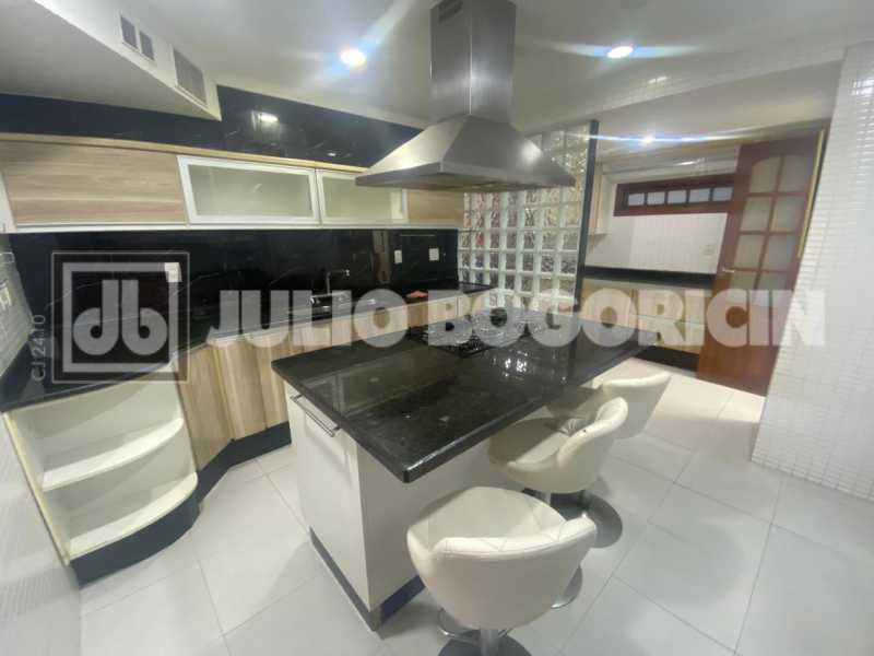 Conheça 7ilhadogovernadorportuguesacas do imóvel - Ilha do Governador - Portuguesa - VENDA - Casa Duplex - 3 Quartos (Suíte) - Hidromassagem - Dependência - Sauna - Churrasqueira - Casa Hospedes - 3 Vagas de Garagem - Julio Bogoricin - JBI61146 - 7 7ilhadogovernadorportuguesacas - 7