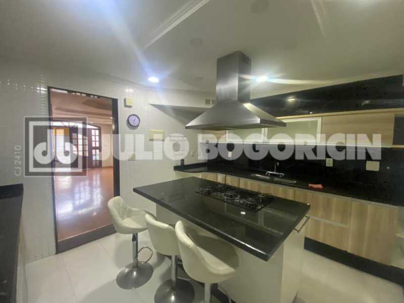 Conheça 9ilhadogovernadorportuguesacas do imóvel - Ilha do Governador - Portuguesa - VENDA - Casa Duplex - 3 Quartos (Suíte) - Hidromassagem - Dependência - Sauna - Churrasqueira - Casa Hospedes - 3 Vagas de Garagem - Julio Bogoricin - JBI61146 - 9 9ilhadogovernadorportuguesacas - 9