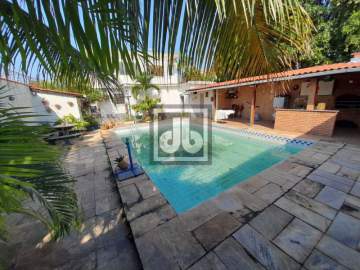 Oportunidade - Ilha do Governador - Freguesia - VENDA - Casa Linear - 3 Quartos (Suíte) - Varanda - Dependência Completa - Área de Lazer - Piscina - Churrasqueira - Sauna - 3 Vagas de Garagem - Julio Bogoricin - JBI61152