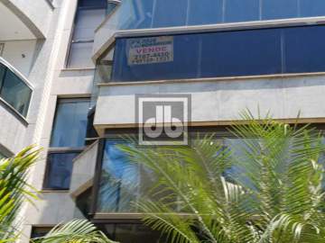 Ótima localização - APARTAMENTO LAMINA, FRENTE, RUA PRESIDENTE NEREU RAMOS, 180M² QUADRA DA PRAIA 3 QUARTOS DEPENDÊNCIAS, 2 VAGAS DE GARAGEM. - JBRB318240