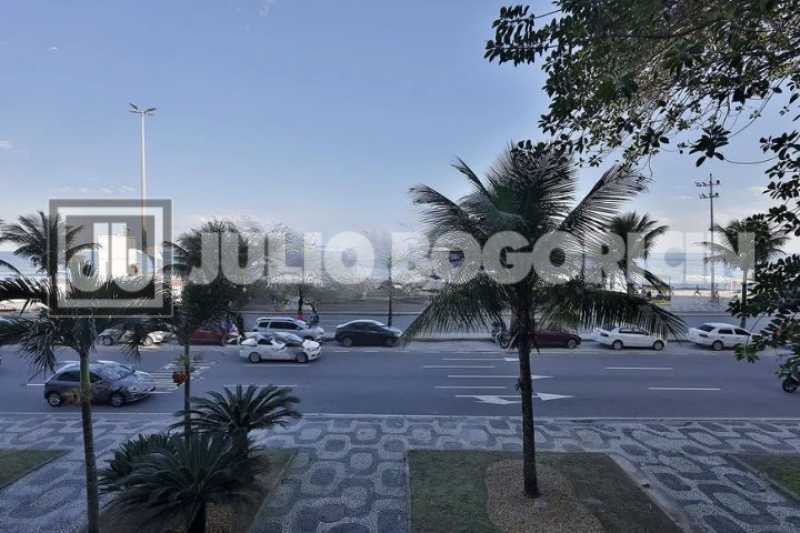 15 JBL47932 - LEBLON - DELFIM - 16