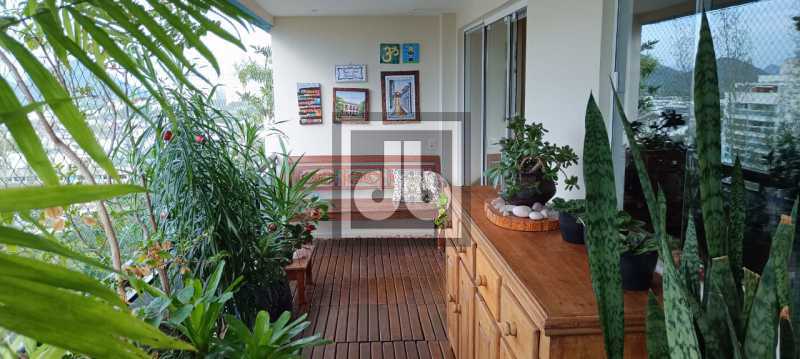 Conheça 1. do imóvel - Cobertura - Duplex / Residencial / Recreio dos Bandeirantes SALÃO 4 QUARTOS SENDO 2 SUITES LAVABO COZINHA PLANEJADA 2 VAGAS - JBRB502032 - 6 1. - 6