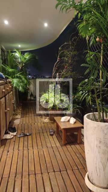 Conheça 0776407e-80ff-43e3-a451-230aef do imóvel - Cobertura - Duplex / Residencial / Recreio dos Bandeirantes SALÃO 4 QUARTOS SENDO 2 SUITES LAVABO COZINHA PLANEJADA 2 VAGAS - JBRB502032 - 18 0776407e-80ff-43e3-a451-230aef - 18