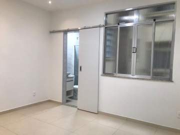 Ótima localização - Catete conjugado reformado desocupado portaria 24hs ótimo prédio junto ao comércio, condução, metrô, colégios. Venha Visitar.! VAZIO! BF 16269 - JBF16269