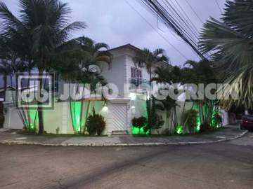Venha para Casa dos seus Sonhos com 330m² - Condomínio AMA 400 / AMAJP - Segurança, Qualidade de Vida e uma Vista Panorâmica. - JBJ601266